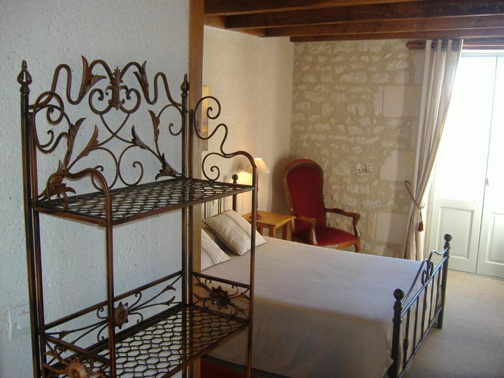 Logis Auberge De Crissay Værelse billede