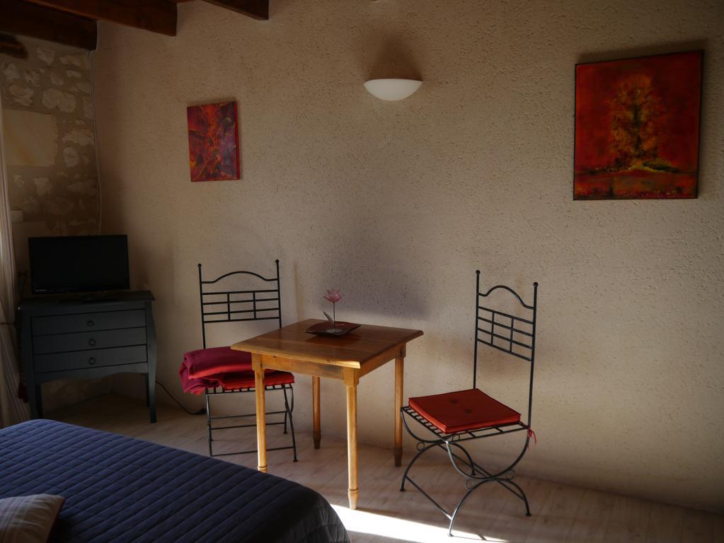 Logis Auberge De Crissay Værelse billede